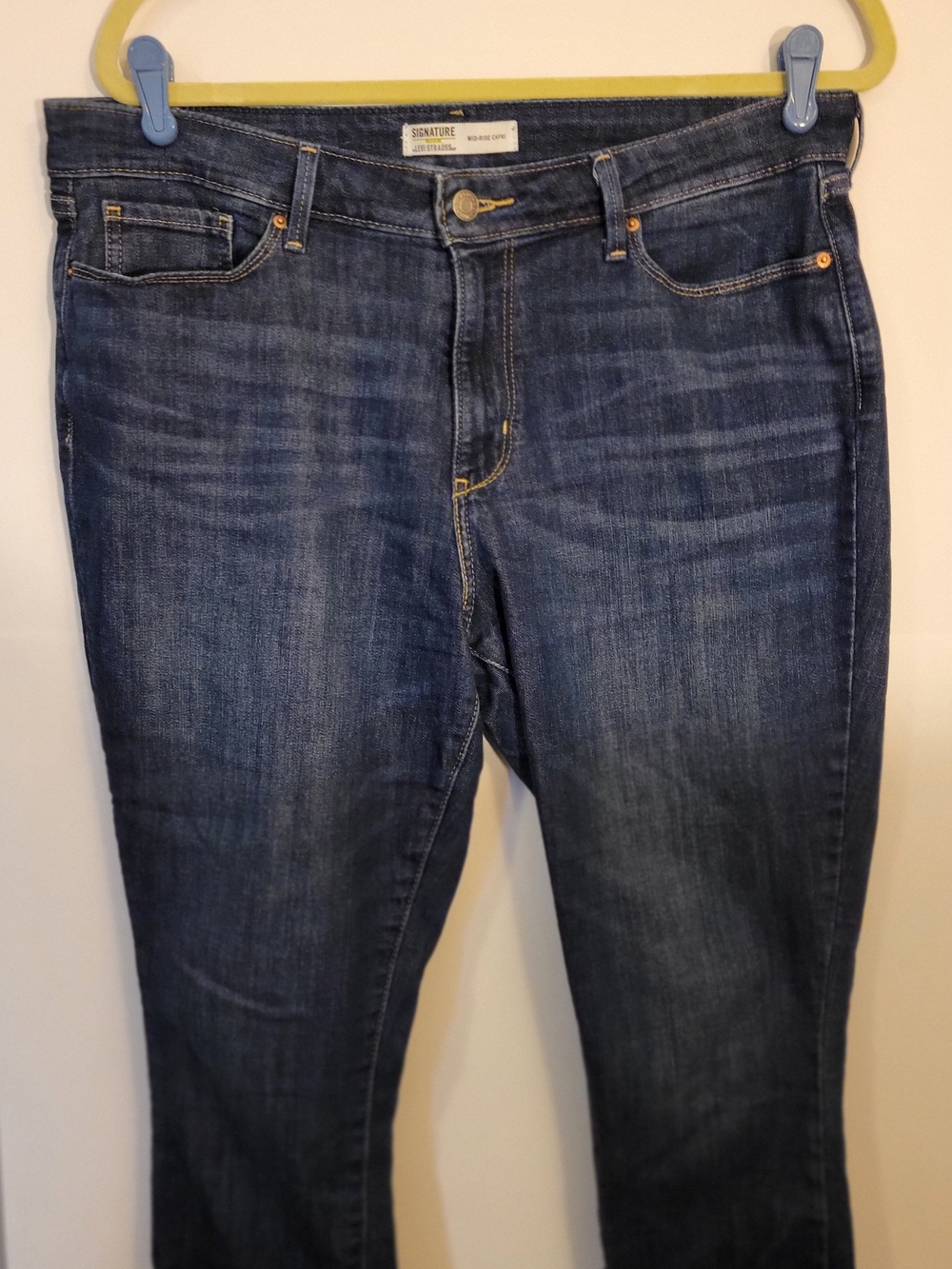 Signature by Levi Strauss Indigo Straight-Leg Capri Jeans
